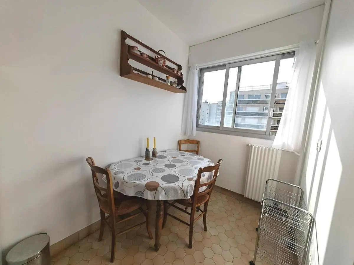 Apartment Appartement Avec Balcon Et Parking A Paris Alesia