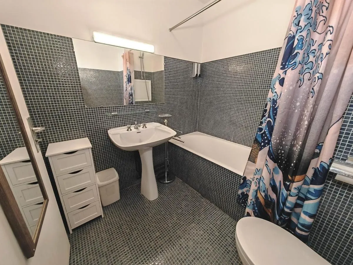 Appartement Avec Balcon Et Parking A Paris Alesia