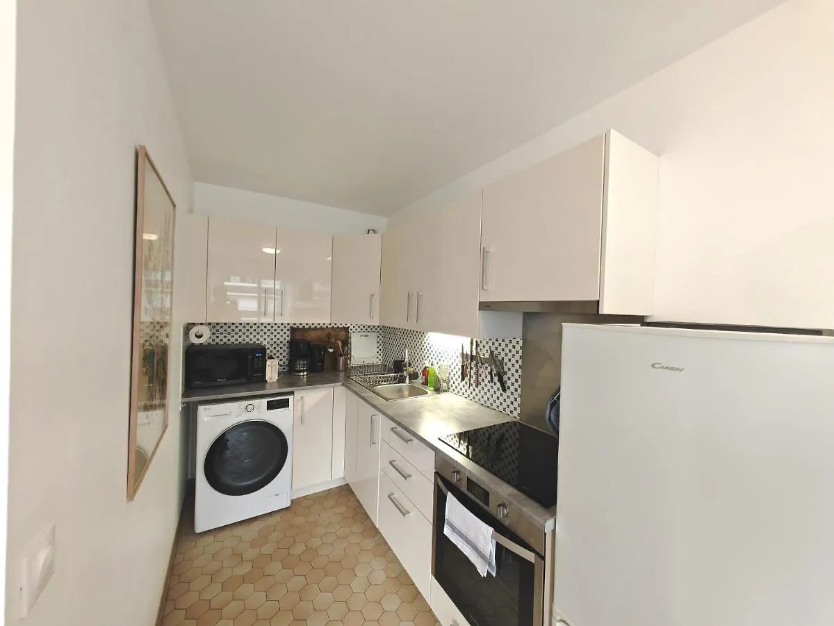 Appartement Avec Balcon Et Parking A Paris Alesia Apartment