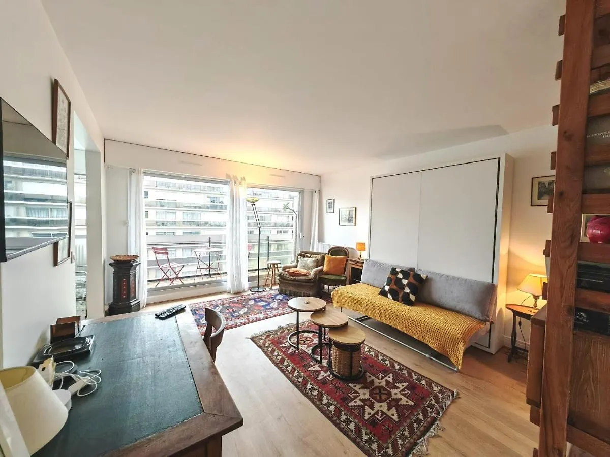 Appartement Avec Balcon Et Parking A Paris Alesia