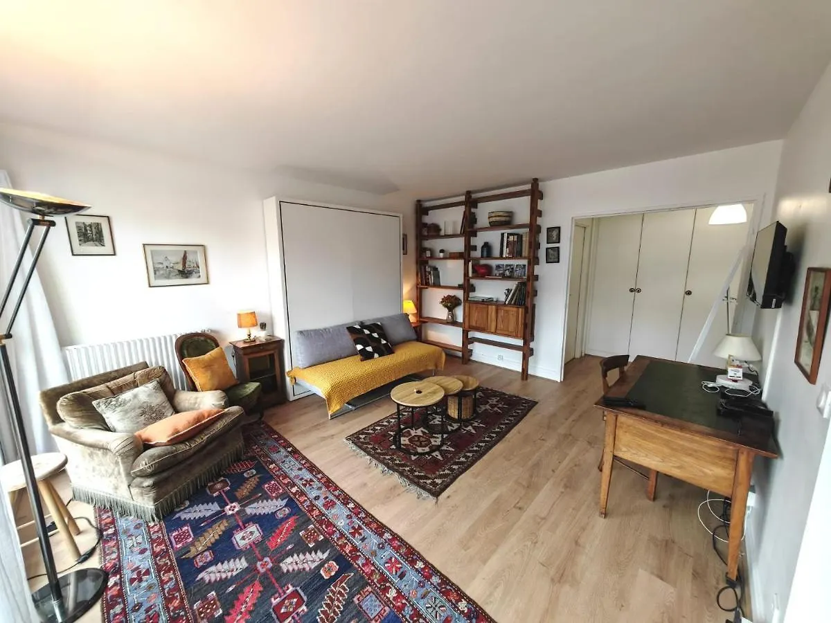 Apartment Appartement Avec Balcon Et Parking A Paris Alesia France