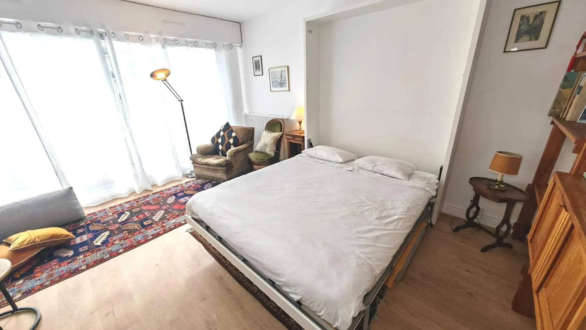 Appartement Avec Balcon Et Parking A Paris Alesia France